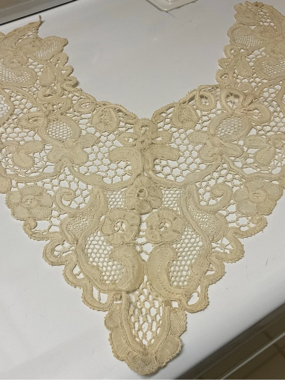 Antique Cream Lace Decorative Collar